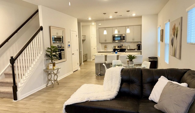 Sloan Garden House: Modern Townhome Near South End