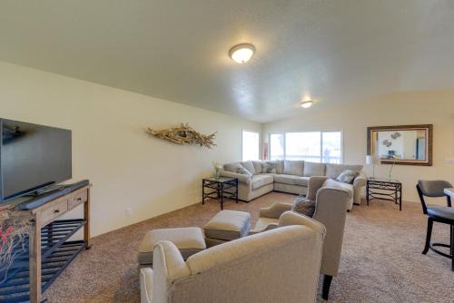 Smith River Home w/Boat Launch & Ocean Views