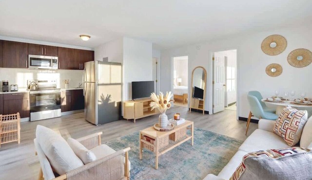 Spacious 2BR Near Beach, Airport & Las Olas