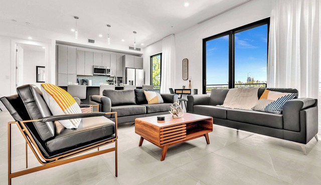 Spacious Chic 3BR New Condo Beach by Airport& port