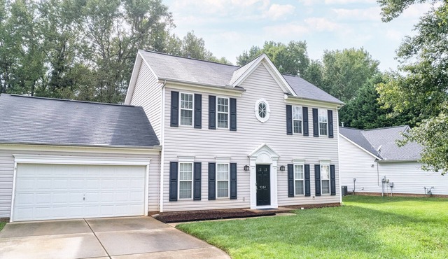 Spacious Cozy 3br Home Near Shops w Yard