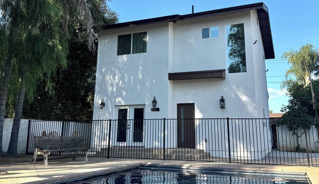 Spanish 3b/3b Villa with Central ac in San Fernando Valley