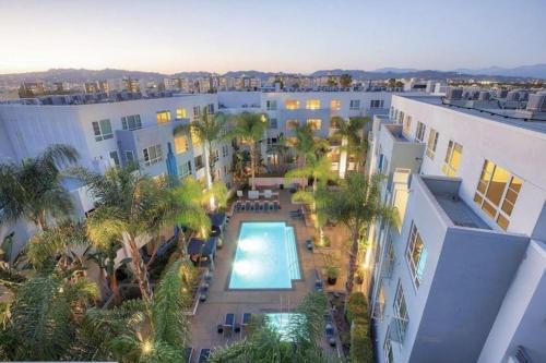 Stunning 2BD 2BTH Apt in Santa Monica!