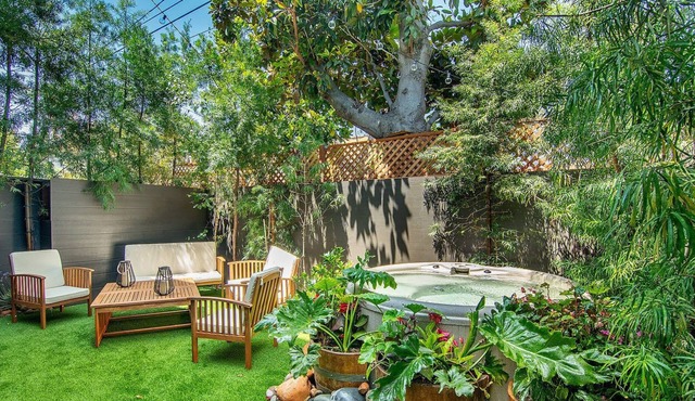 Stylish 4 Bedroom home with a hot tub