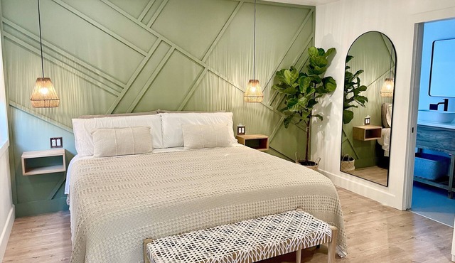 Stylish home with a rooftop deck. Restaurants, bars & beach are just steps away!