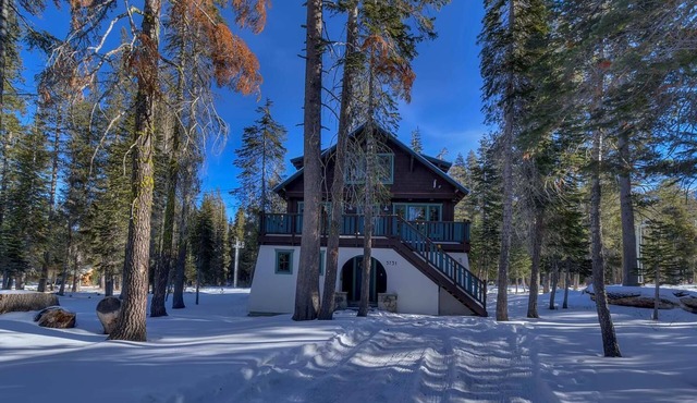 Summit Crossing 11 - Beautiful House nestled in the California's Sierra