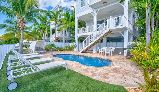 Sunset Tides - Luxury Waterfront Pool Home, 30' Dock