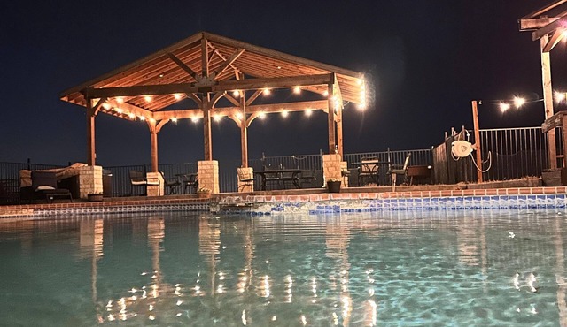 Texas Farmhouse on 10 Acres with private Pool and Hot Tub Spa