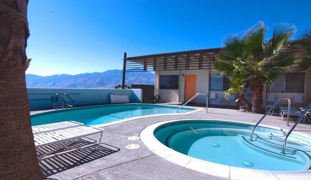 The Getaway Studio #3: Pool, Mountain View, Kids welcome