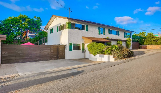 The Perfect large Family Beach Getaway! 3 Min Walk To Beach - Family reunions!
