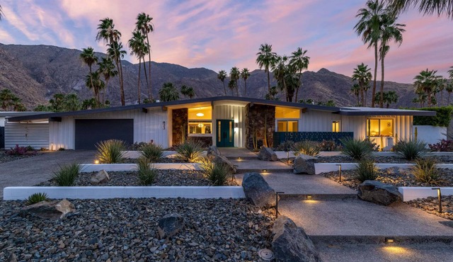 The Topaz Gem: A Mid-Century Modern Palm Springs Retreat with Private Pool & Spa