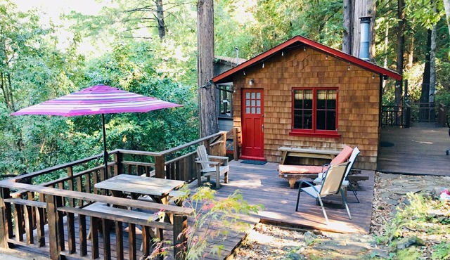 The Treehouse - a Romantic Russian River Retreat