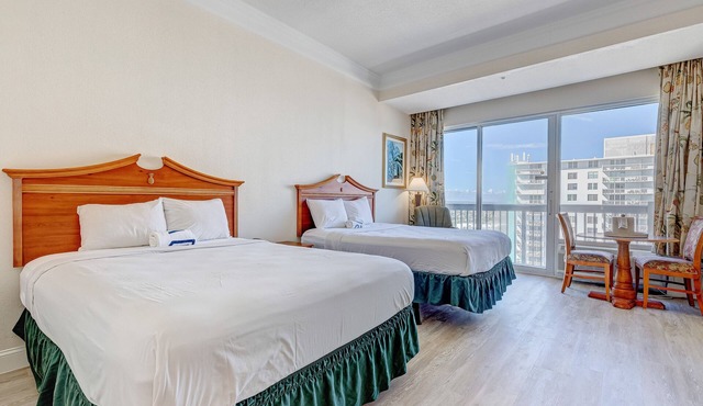Top-floor oceanfront gem with gym & high-speed WiFi