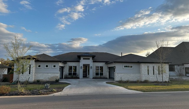 Total Eclipse Luxury Ranch House in path of Totality - Dripping Springs, TX
