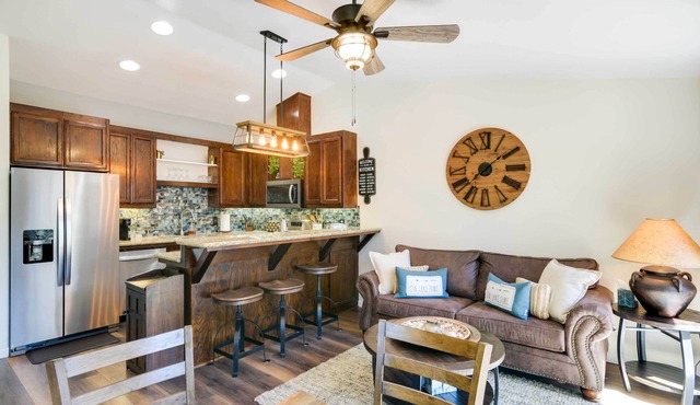 Tranquil Lake Almanor Getaway w/Grill!