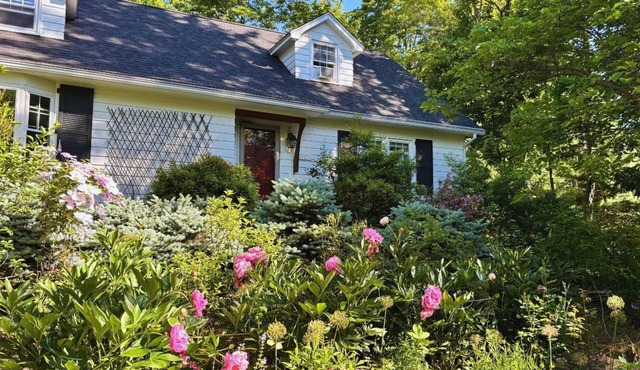 Tranquil Treetop Guest House + Gardens Near Tanglewood and the Berkshires
