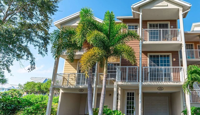 Tranquil Waterfront Getaway in Little Harbor | 3-Bedroom Townhome |Exclusive Extended Stay Discounts