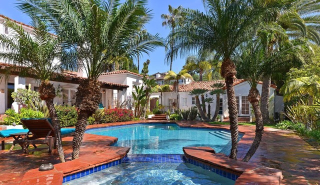 Tropical Spendor bathe your senses at this grand and delightful retreat!