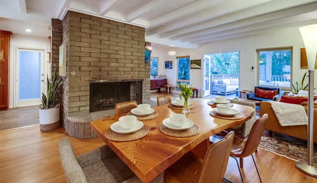 Very Private Wooded Area Gem: Sleeps 6 Near Bay and Beach! GYM AND OFFICE!