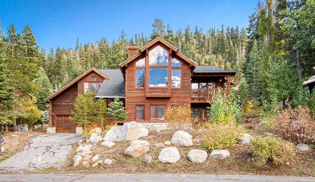 Vibrance at Alpine by Tahoe Getaways - Ski Shuttle - 4BR w Hot Tub & Sauna