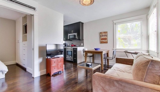 Villa Barajas - Gorgeous, modern hide-away near Zoo & Park