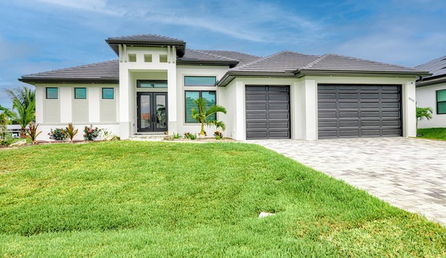 VILLA BRILLANTE, A BRAND NEW Luxury Waterfront home Pool/Spa & Gulf Access