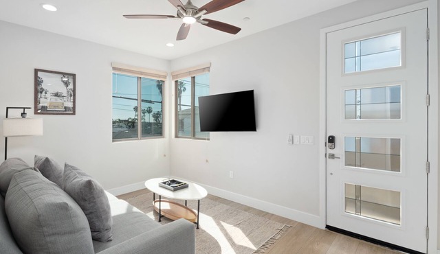 Walk to Beach, Shops, Restaurants | AC | Private Roof Deck & Fire Pit