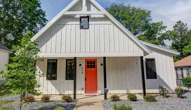 Walk to Lightrail! Retreat in heart of Charlotte!