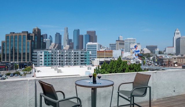Walkable DTLA Condo w/Rooftop Views, Coffee Bar, Workstation, Security, & More