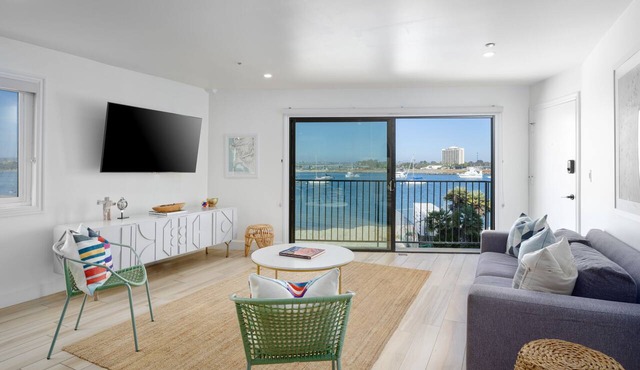 Waterfront Condo | Fireworks View | Kid Friendly | Swimmable Beach
