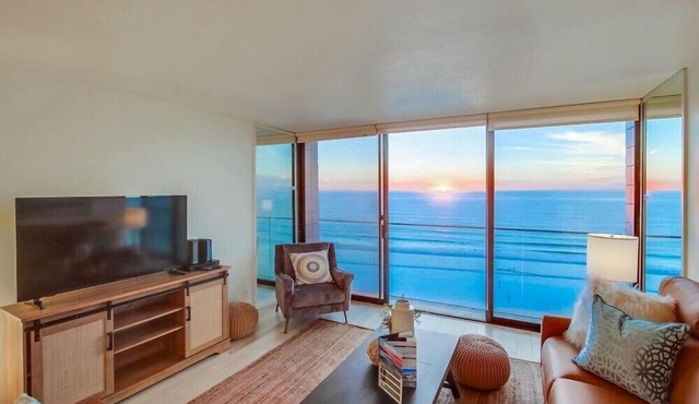 WOW 10th Fl Corner Unit * Ocean Views * Pool + Hot Tub