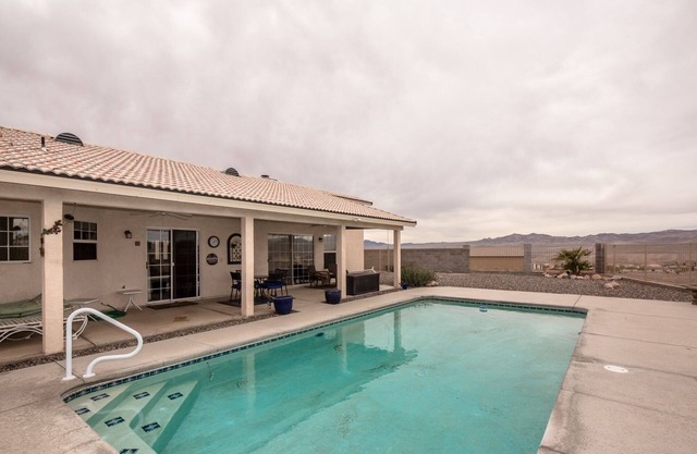 POOL HOME (3393) 3BD/2BA (Near Casinos, River, & Lake Mohave)