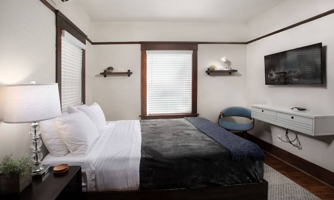 South Park Apartment | Boutique South Park Craftsman Studio