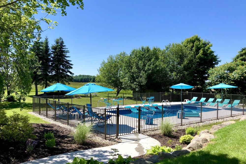 Fennville House | ALLEGAN ORCHARDS Weddings,Retreats,Events,Pool,HotTub,3 Acres,Fireplce,FirePit