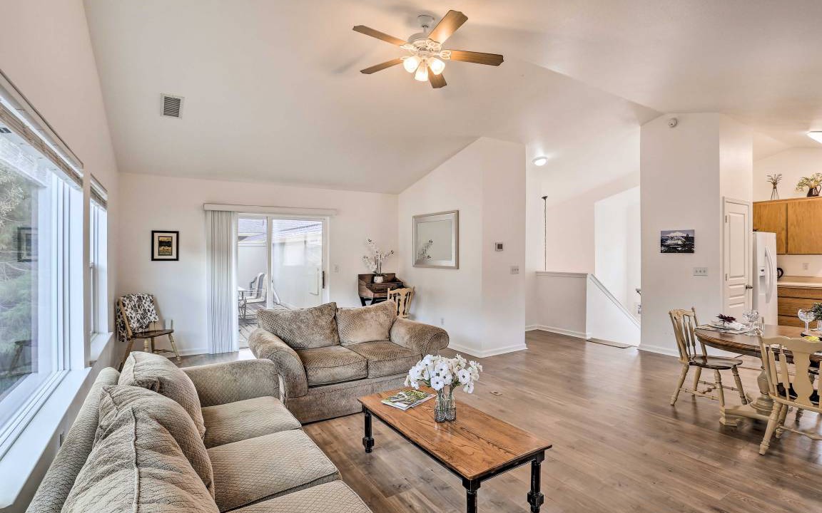 Photo of Livingroom in Mount Shasta