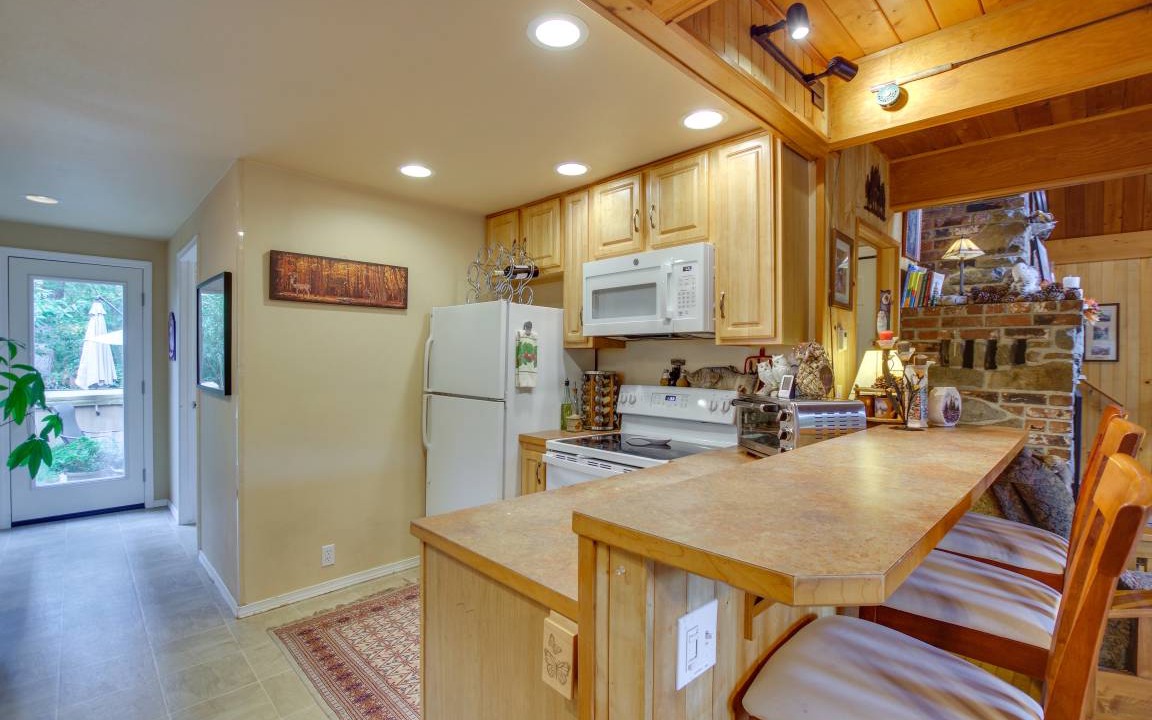 Photo of Kitchen in Gold Bar