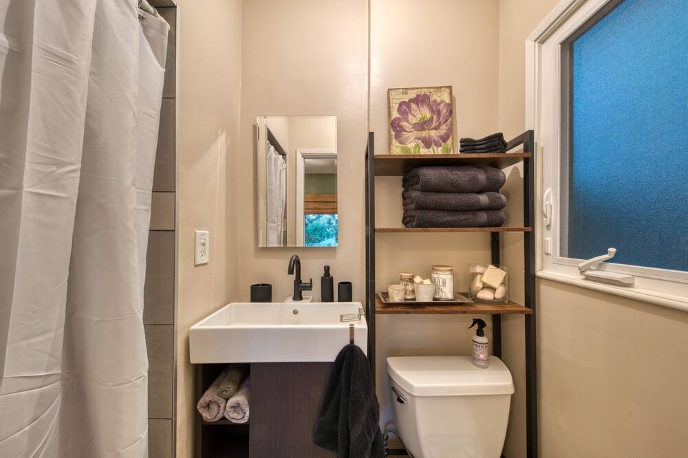 Photo of Bathroom in Eagle Rock