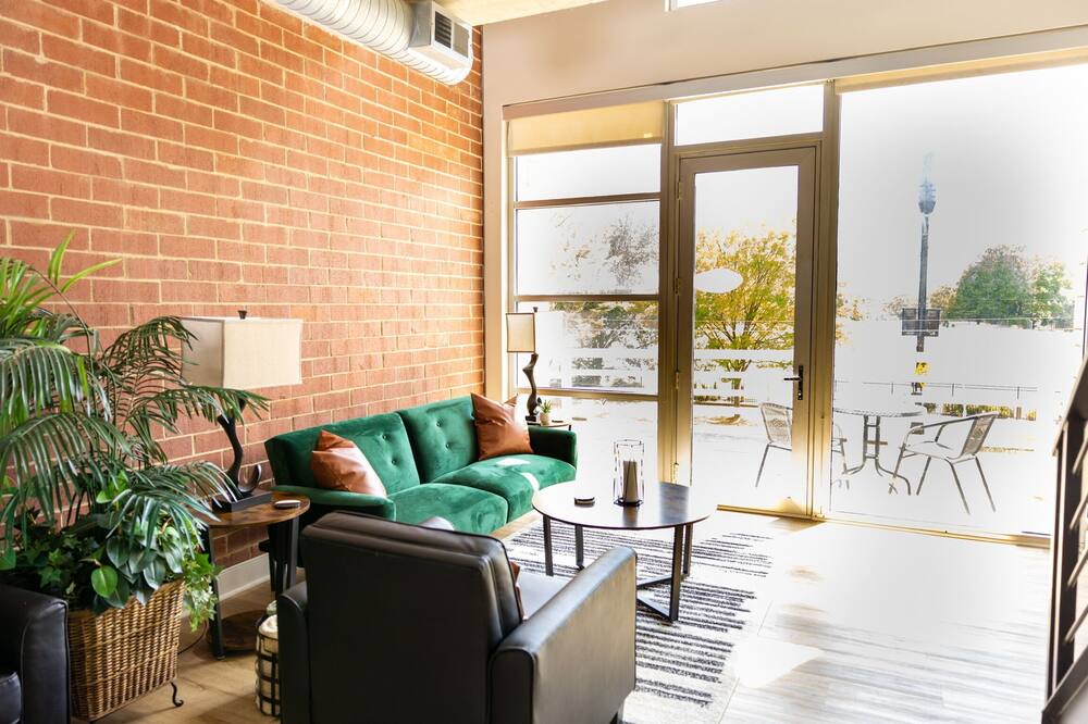 Photo of Livingroom in Third Ward