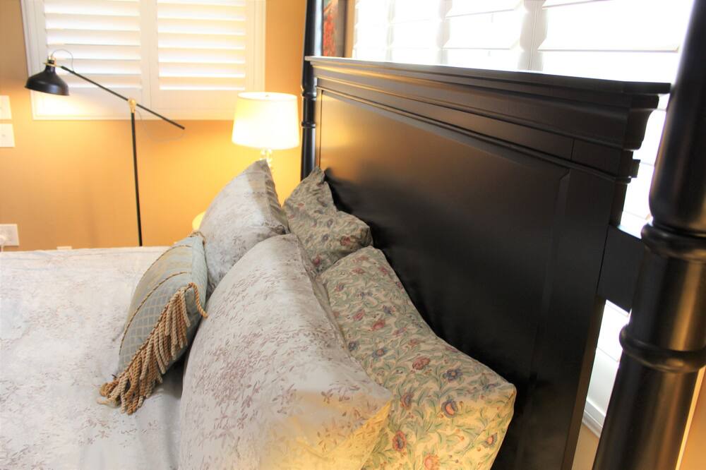 Photo of Bedroom in Bay Park