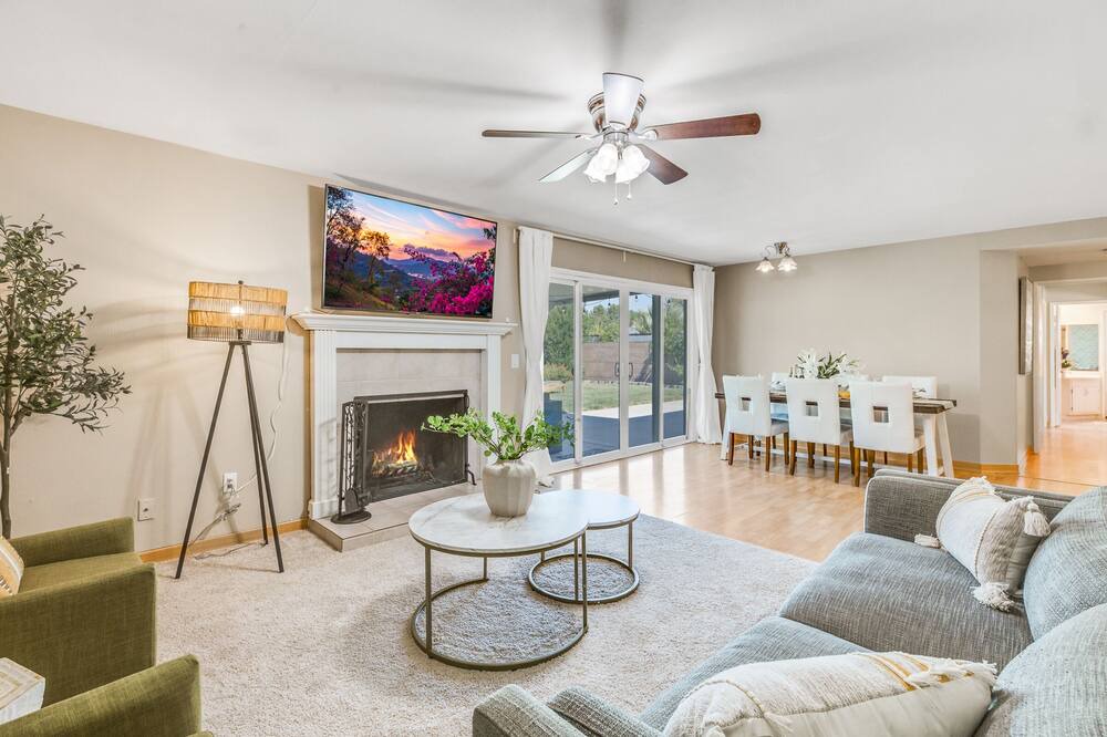 Photo of Livingroom in Santa Clarita