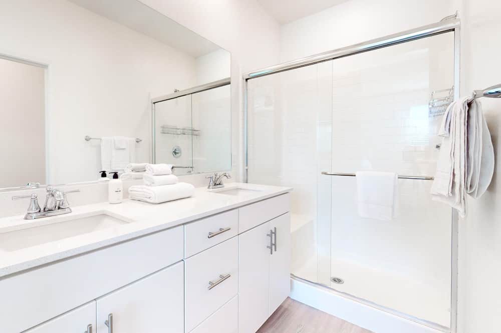 Photo of Bathroom in Ocean View Hills