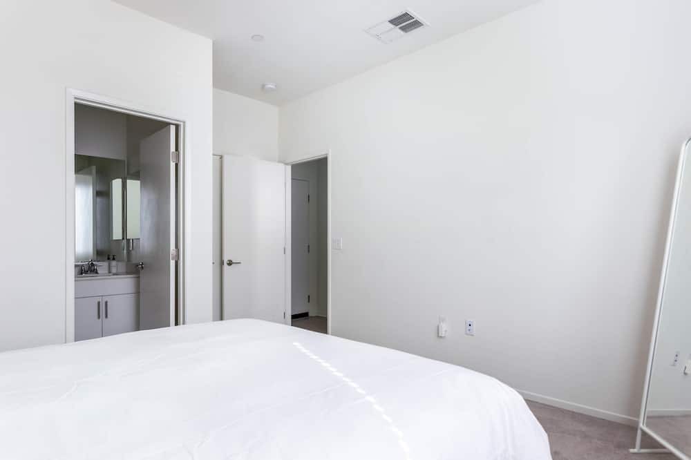 Photo of Bedroom in Ocean View Hills