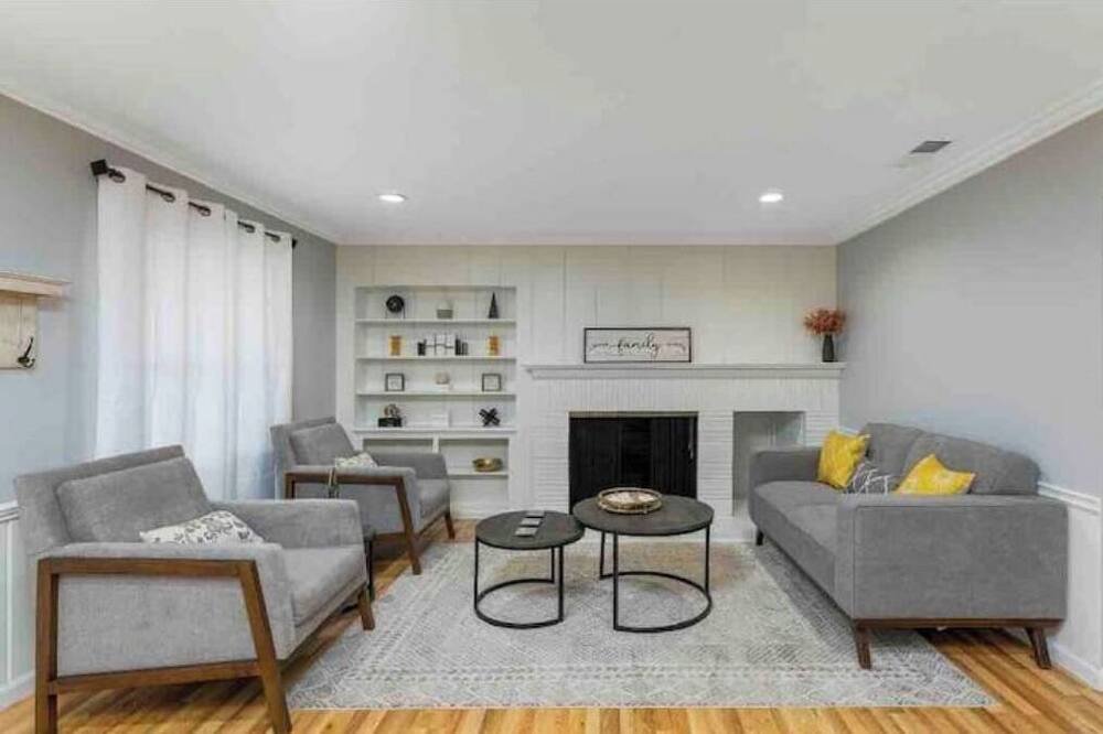 Photo of Livingroom in Spring Valley