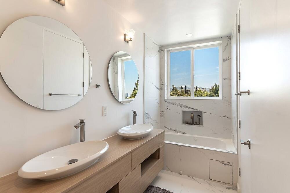 Photo of Bathroom in Pico - Robertson