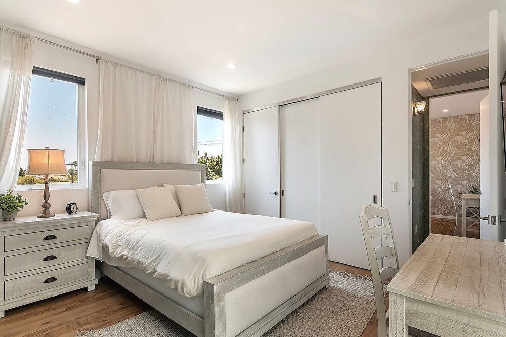 Photo of Bedroom in Pico - Robertson