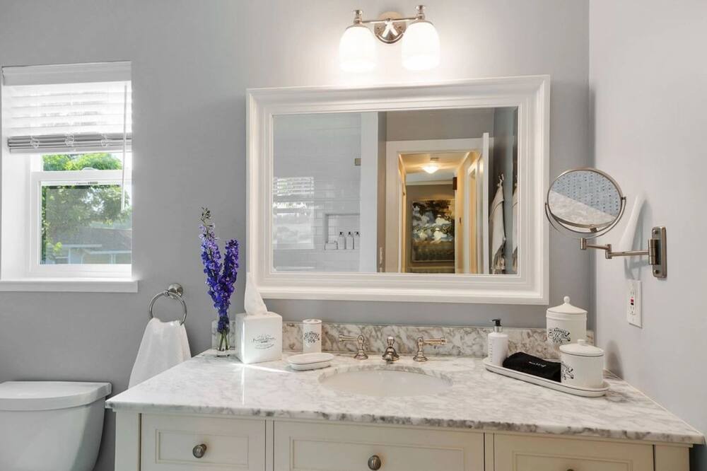 Photo of Bathroom in Freestone