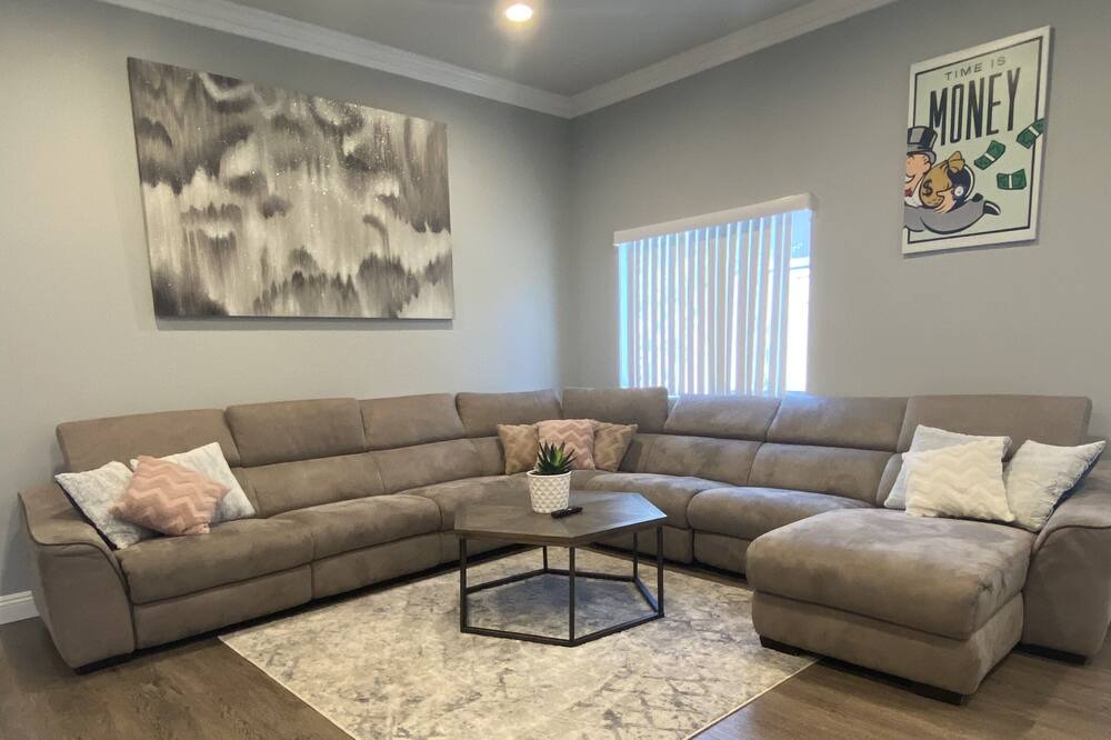 Photo of Livingroom in Lake Balboa
