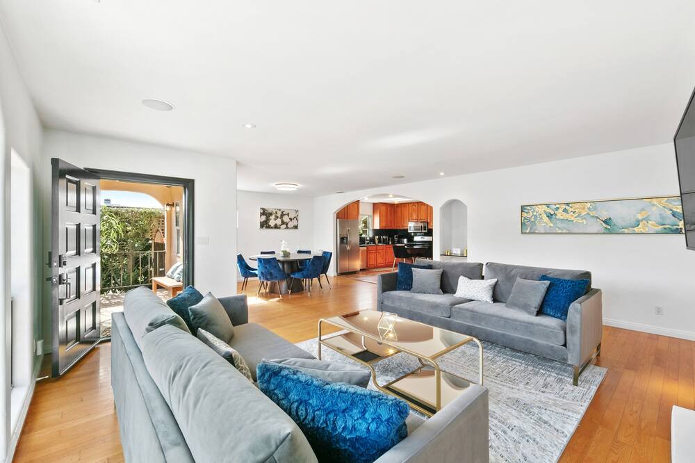Photo of Livingroom in Beverly Grove