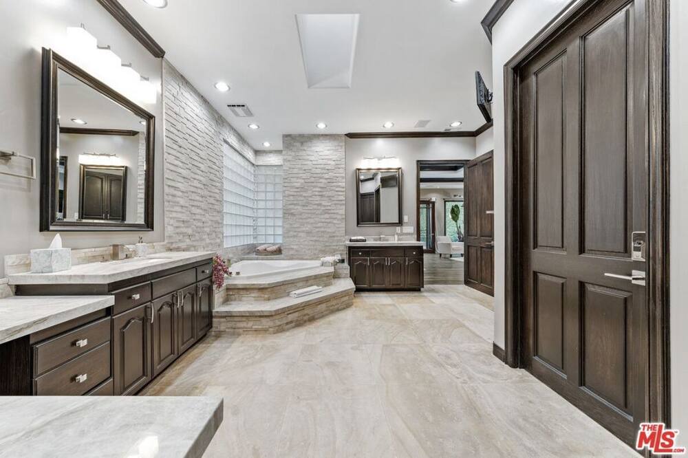 Photo of Bedroom in Beverly Glen
