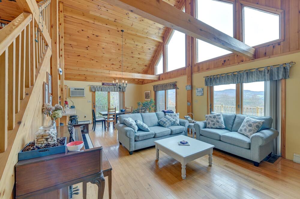 Photo of Livingroom in Oak Hill